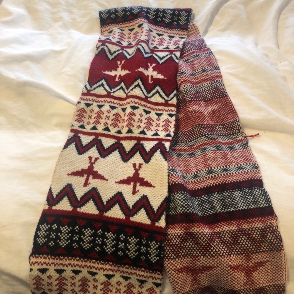 Knit Aztec pattern scarf
